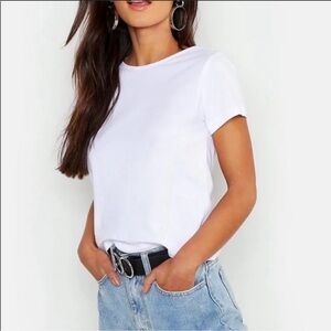 🌸 Boohoo 🌸 white open back t-shirt